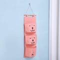 Rosa Wandorganizer mit 3 Taschen, Holzstange und niedlichen Comic-Tiergesichtern - Rosa