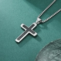 Collana con croce in acciaio argento e inserto in fibra di carbonio nera su sfondo verde - Pendente in Acciaio Con Catena a Perle in Acciaio