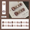 Kurze Cat-Eye-Nägel zum Aufkleben in Kaffee und Silber mit Glitzer-Diamant-Akzenten - Kleber-Typ / Kastanien-Latte (MY091)