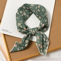 Foulard vintage français vert à fleurs en coton et lin avec bordure surjetée fine - Prunier Vert