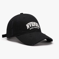 Casquette en coton noir vieilli avec broderie NVRMND blanche et détails de déchirures - Réglable / Noir avec broderie blanche