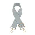 Dettaglio tracolla blu chiaro a spina di pesce con ganci rotanti in metallo dorato - Azzurro