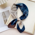 Foulard en soie avec motif lignes abstraites en bleu marine, beige et marron - Trojan Patchwork Marine