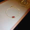 Bracelet plaqué or avec cristal rouge rectangulaire et accents de zircons brillants - Micro-Pavage Rouge Géométrique Zirconium Réglable (5355283371549)