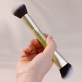 Double-ended foundation and contour makeup brush with golden glitter handle and dual bristles - Flat & Contour Glitter Gold Handle