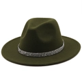 Détail de la bande pailletée argentée sur un chapeau fedora en laine vert olive - Vert Militaire