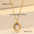 Dettaglio macro della collana dorata con ciondolo in madreperla bianca e misure precise - Collana Ovale in Madreperla Dorata (NMSN-E714-1)