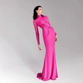 Elegante rozerode kanten jurk met hoge hals en taille geplooide zeemeermin silhouet - S / Rozerood