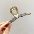 Pinza per capelli a orsetto marrone trasparente con strass a cuore grigio e cuore oro opaco - Resina/Strass / Cuore Caffè (13cm)