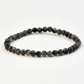 Handgefertigtes Perlenarmband für Herren mit schwarzen Blitzsteinen und Elastikband - 4mm