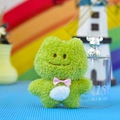 Porte-clés peluche grenouille verte mignonne avec nœud rose pour sacs. - Style Grenouille / 12cm