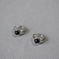 Macro di orecchini a cerchio in ottone argentato con inserto in pietra di agata nera - Placcato Oro Bianco - Agata Nera