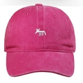 Détail de la broderie de renard sur casquette en coton magenta avec aspect délavé - Rouge Rose