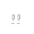 Detalle de mini aretes de aro de plata de 6mm con pavé de circonitas brillantes - Diámetro Interior 6mm / Oro Blanco