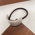 White acetate geometric hair tie with gold label and brown elastic band - Light Grey Pattern