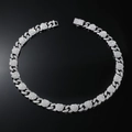 Macro-opname van zilveren hip-hop Cubaanse ketting met sprankelende diamanten harthanger - Ketting / 18 inch / Zilver