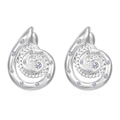 Pendientes de plata con forma de caracola y circonitas brillantes sobre fondo blanco - Estilo de concha color acero