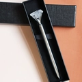 Penna a sfera in cristallo argento con grande diamante in una confezione regalo nera - Cristallo di rocca
