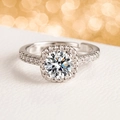 Anillo de compromiso ajustable de plata con halo de circón redondo y banda con micro-pavé - Abierto Ajustable / Estilo con halo redondo (J76)