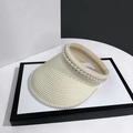 Elegante sombrero de sol de paja beige con adornos de perlas blancas para mujer - Adulto / Blanco