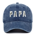 Dettaglio del ricamo PAPA e del design dell'amo su un berretto da baseball blu lavato - Regolabile / Blu navy