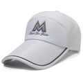 Weiße atmungsaktive Mesh Baseballkappe mit M-Stickerei und verlängertem Schirm - Verstellbar / Weiß