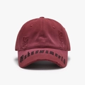 Casquette de baseball bordeaux vieillie avec broderie gothique et détails déchirés - Bordeaux