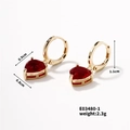 Vista detallada de pendientes de rubí en forma de corazón con medidas y dimensiones - Corazón Rojo (E03480-1)