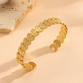 Goldenes offenes Armband mit Blattmuster-Design aus poliertem hochwertigem Titanstahl - C-Form Blatt-Stil (G415)