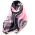 Sciarpa a quadri rosa, grigi e bianchi con frange su sfondo bianco pulito - 65*180CM / Rosa Chiaro