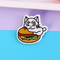 Niedliche Acryl-Brosche mit weißer Comic-Katze, die einen großen Burger hält - 1# Burger-Katze