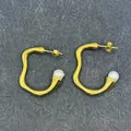 Detail of vintage 18k gold plated wave earrings featuring round white pearls - Irregular Anglerfish Style