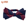 Papillon blu scuro preannodato con strisce bordeaux diagonali e tessuto strutturato - Blu Notte Riga Rossa