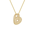 Vista macro del colgante de corazón chapado en oro 18K con circonitas pavé en cadena - Letra B / Dorado