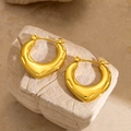 Boucles d'oreilles épaisses en U en titane plaqué or 18k avec texture de lave - EH123/Texture Lave Irrégulière