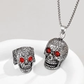 Retro Totenkopf Schmuckset mit roten Edelsteinaugen bestehend aus Ring und Anhänger - Roter Totenkopf Set