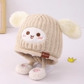 Beige gestrickte Babymütze mit weißen flauschigen Rundohren und Gesicht-Stickerei - Kinder / Beige