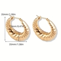Detailed view of golden croissant hoop earrings with 35mm diameter and 12mm thickness - Twisted Croissant 35mm