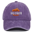 Detail der Halloween Kürbis-Stickerei auf einer lila gewaschenen Vintage-Baseballkappe - Einheitsgröße(56-58cm) / Lila