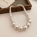 Elegante collana di perle barocche bianche con perle graduate e chiusura dorata - Stile Perla Gradiente Bianco