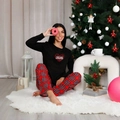 Dames pyjamaset met zwart shirt, rood hart en geruite broek in een gezellige kerstsfeer - S / Set met zwarte Zirkonia