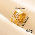 Detalle de anillo ajustable dorado con esmalte blanco e indicaciones de medidas - Estilo Oro Blanco (J644-G-W)