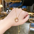 Collana in acciaio al titanio dorato con ciondolo a doppio strato quadrato traforato - Stile Geometrico Quadrato a Doppio Strato (X063) / Oro