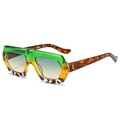 Retro geometrische Sonnenbrille mit Farbverlauf in Grün und Gelb sowie blauen Gläsern - Grüner Rahmen Grüne Linsen