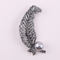 Vintage silver feather brooch with dark grey rhinestones and a grey faux pearl detail - Antique Silver Artificial Pearl Feather Style (XH-939)