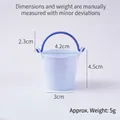 Mini seau en plastique bleu pour maison de poupée avec dimensions détaillées - Seau / Bleu clair