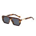Retro square tortoiseshell sunglasses with dark grey lenses and gold metal hinges - Leopard Print Frame Grey Lens C6