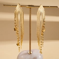 Detail von 18k vergoldeten langen Fransenohrringen mit Netz- und Perlenkettendesign - Gold (Silberner Ohrringstecker)