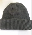 Minimalist grey knit beanie hat made of warm wool material for autumn and winter style - One Size / Silver