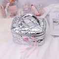 Neceser acolchado plateado con asas rosas y elegante acabado metálico brillante - Bolso de asa superior / Plata (Party Girl)
